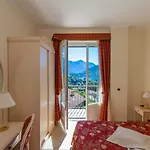 Ξενοδοχείο La Perla 3*
